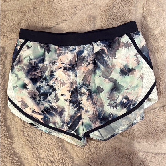 Under Armour Pants - Under Armour Black and White Athletic Shorts Lightweight Design